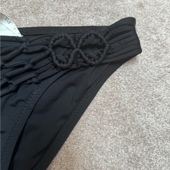Becca black macrame bikini bottoms size small - Picture 4 of 9
